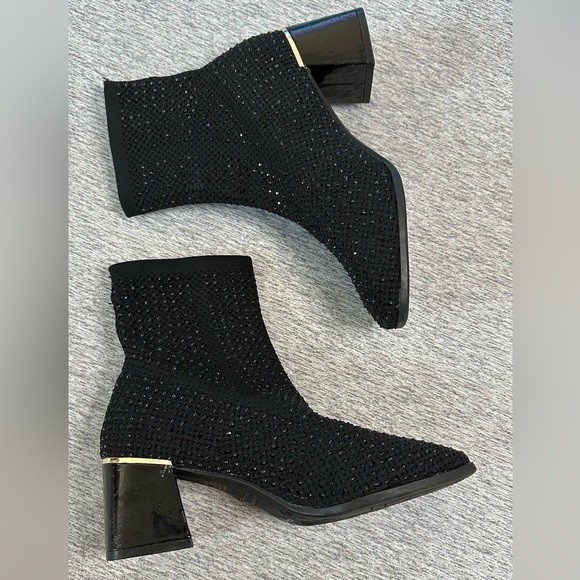Elegant Black Ankle Boots - Picture 4 of 6